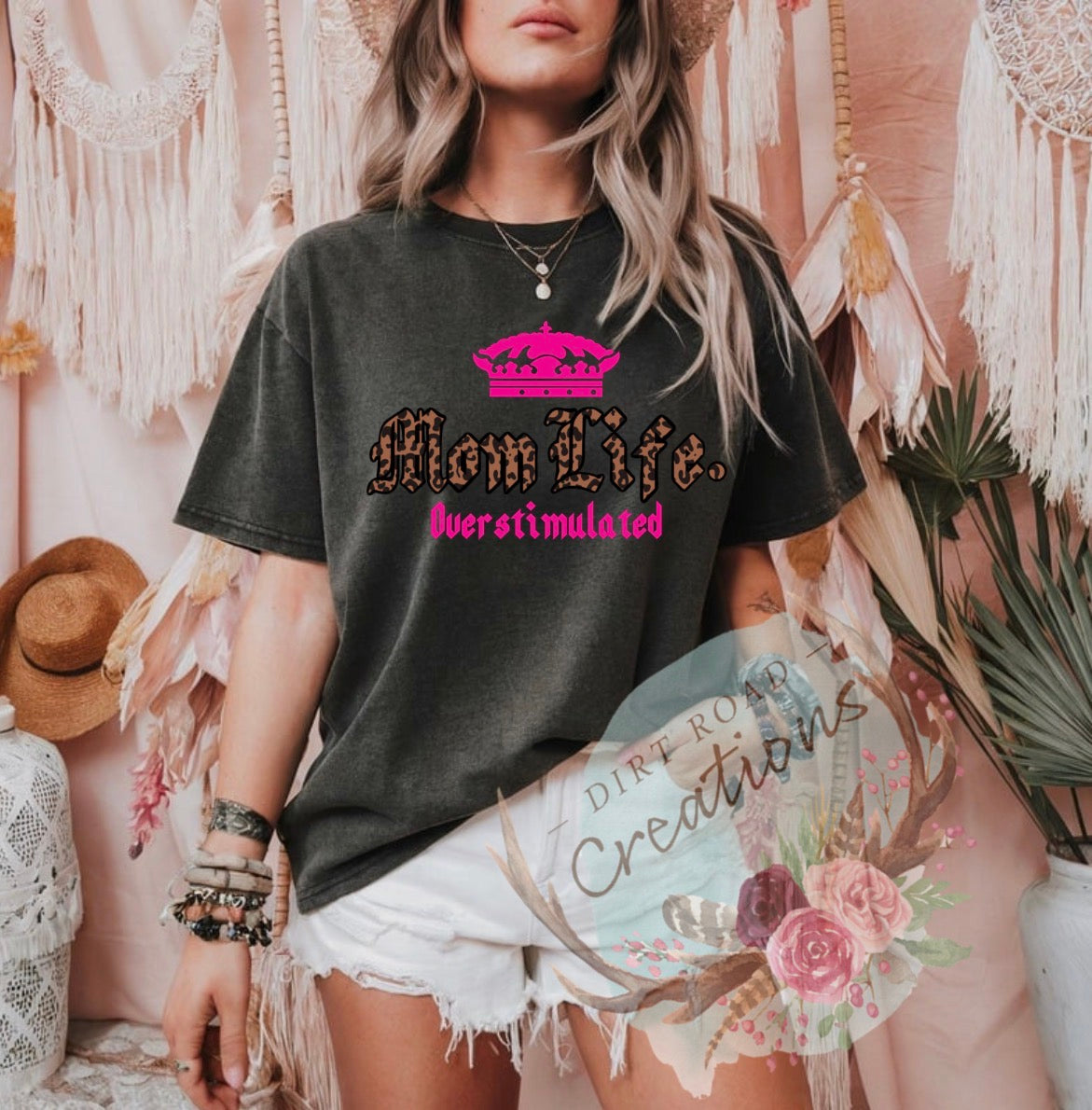 Mom life graphic tee