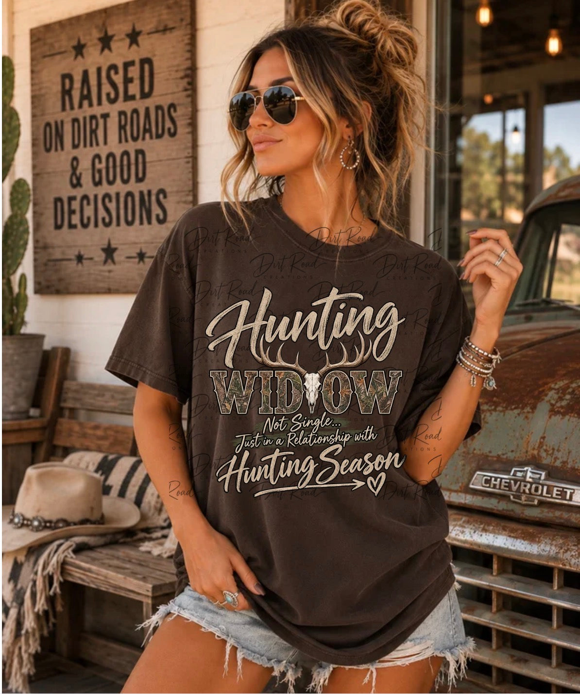 Hunting widow graphic tee