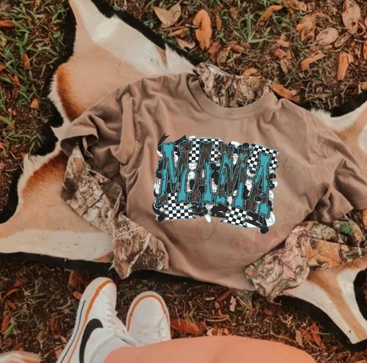 Preppy western mama graphic tee