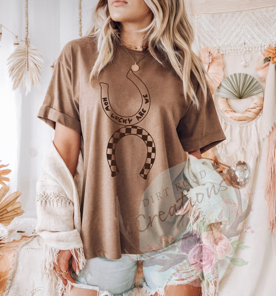 Horseshoes graphic tee