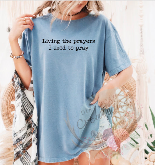 Living the prayers graphic tee
