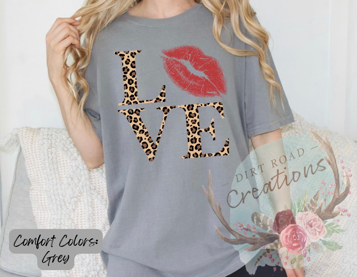 Leopard Love graphic tee