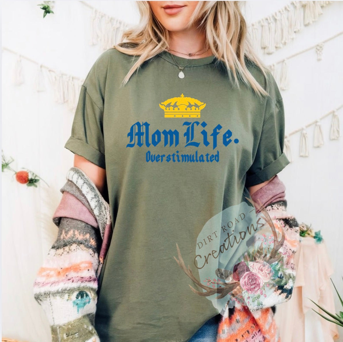 Mom life graphic tee