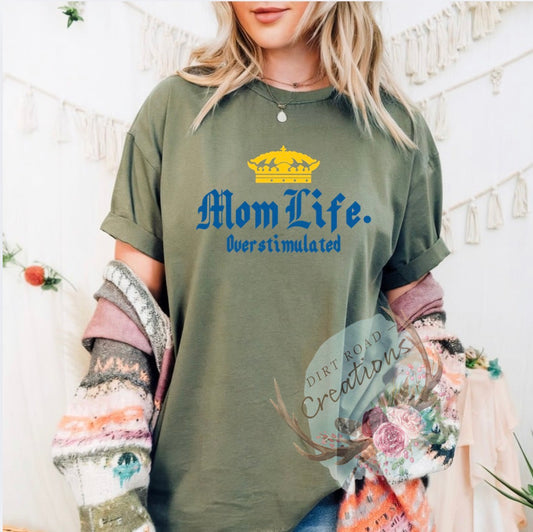 Mom life graphic tee