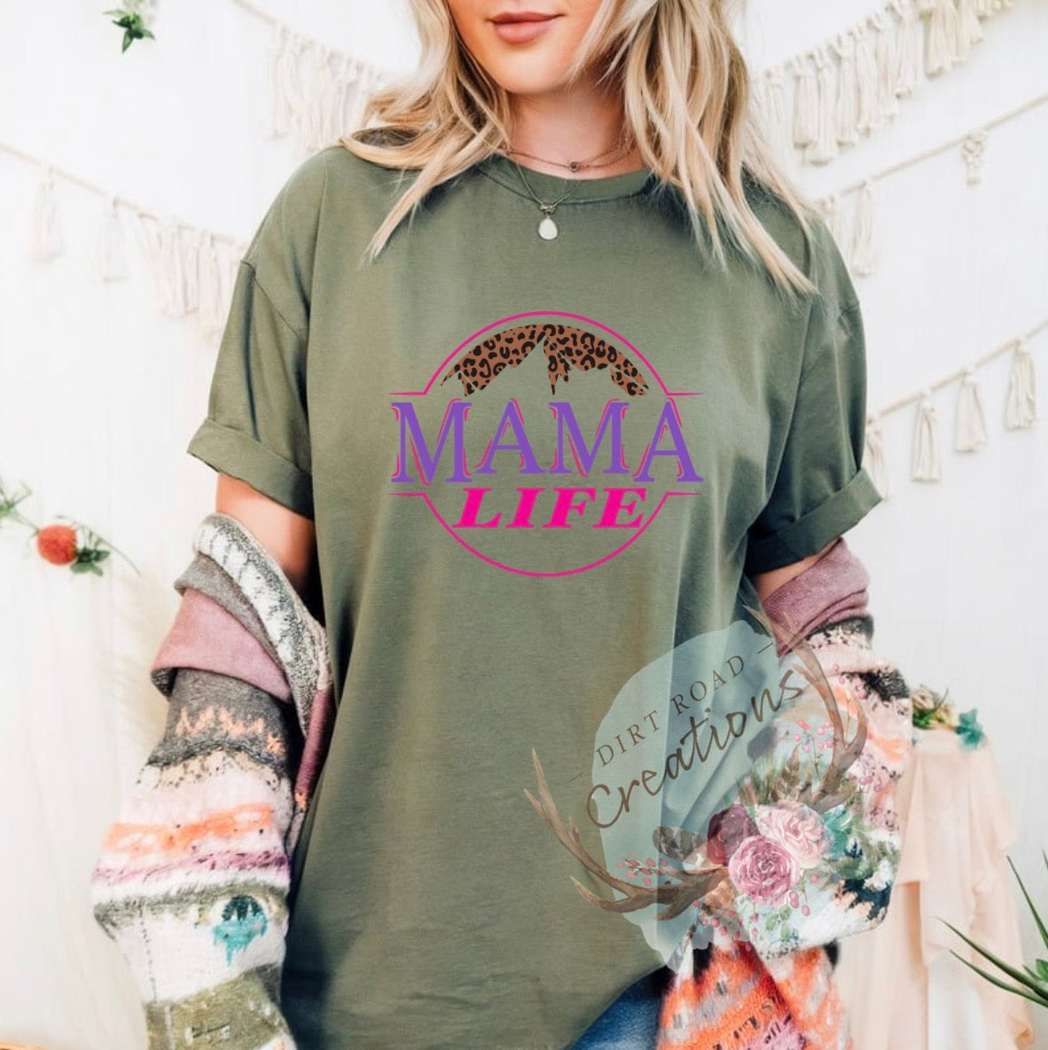 Mama life graphic tee
